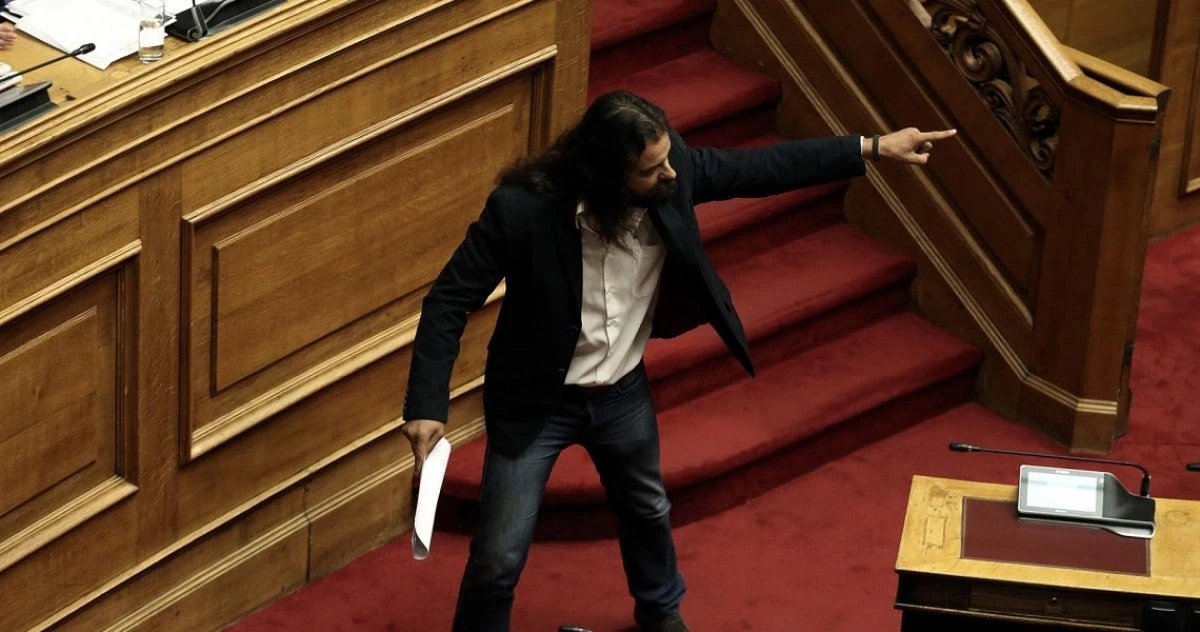 Αστυνομική καταδίωξη του Μπαρμπαρούση στην εθνική οδό – Καταζητείται ο βουλευτής